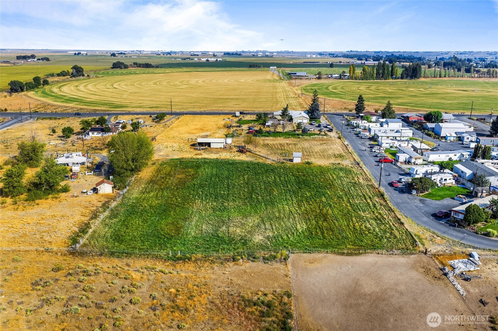9749 Harris Road Northeast Moses Lake, WA 98837 - Photo 14 of 25 a view of an ocean and a houses