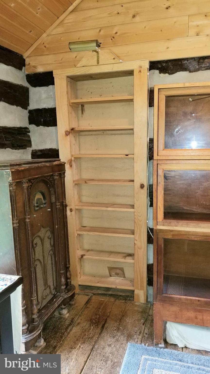 10199 Dead End Road Delaplane, VA 20144 - Photo 11 of 55 Built-in shelves