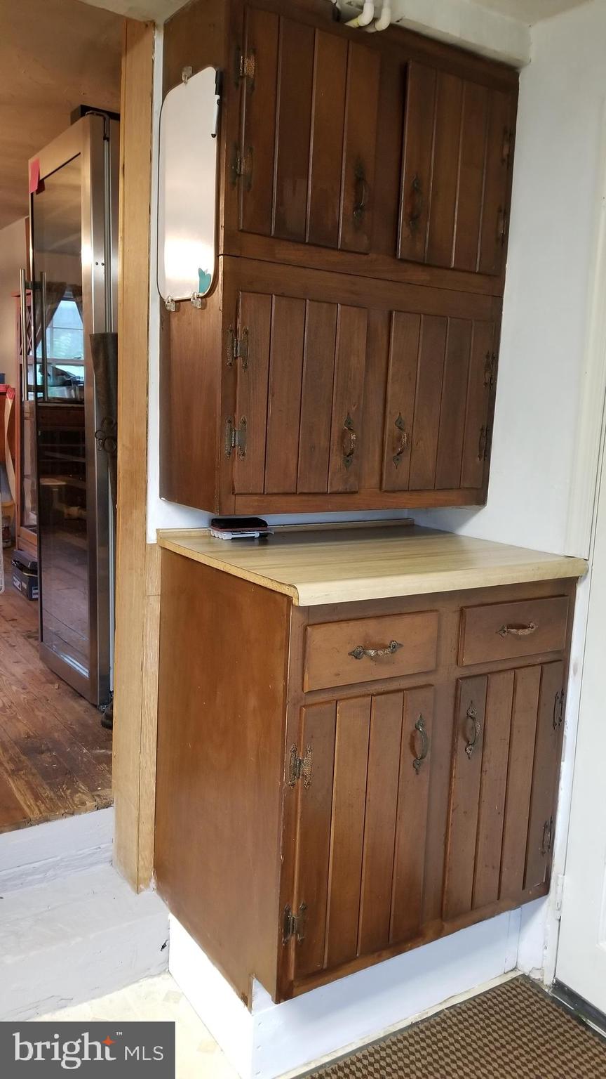10199 Dead End Road Delaplane, VA 20144 - Photo 16 of 55 Kitchen cabinets