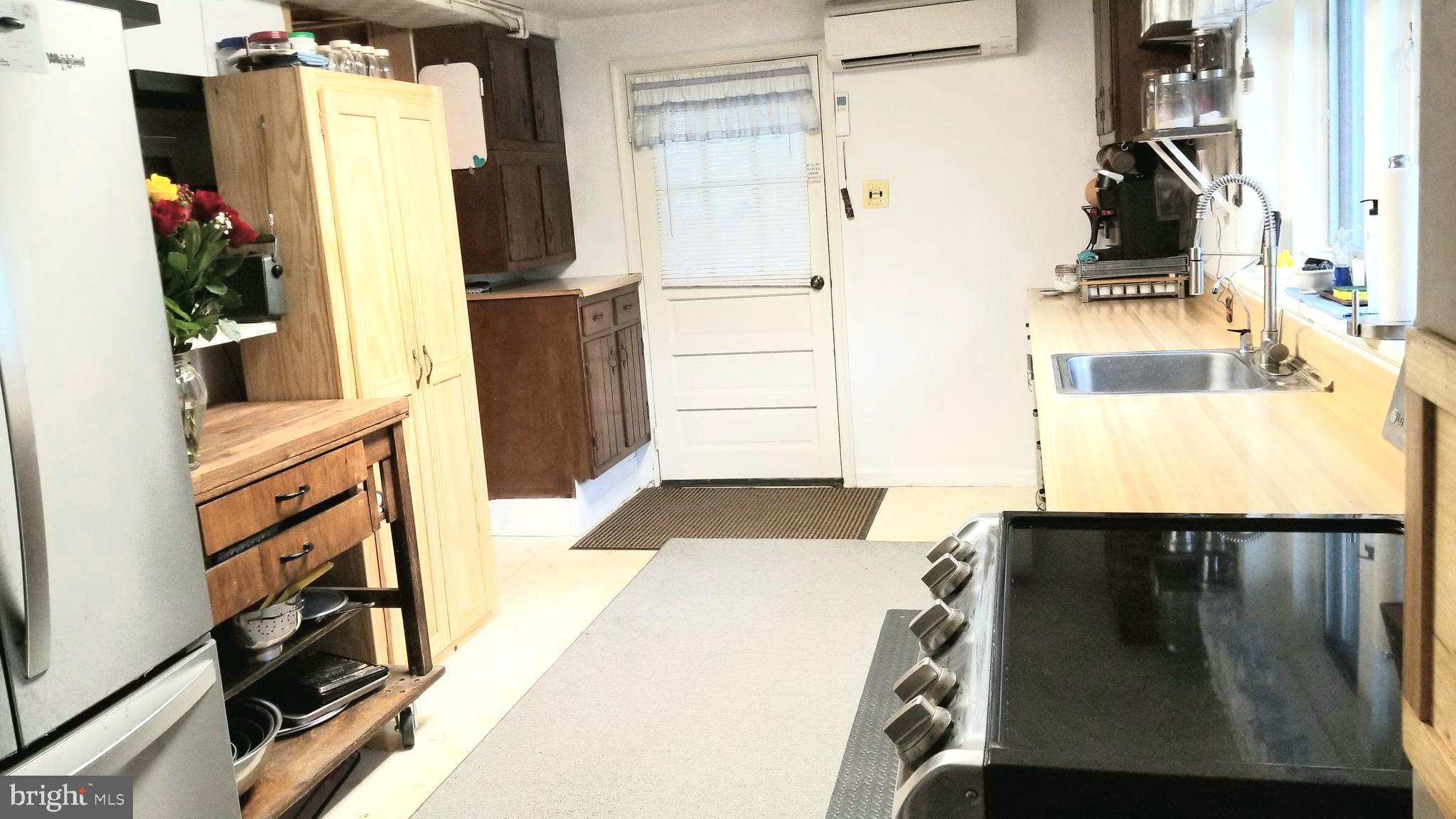 10199 Dead End Road Delaplane, VA 20144 - Photo 18 of 55 Smooth top range / double oven