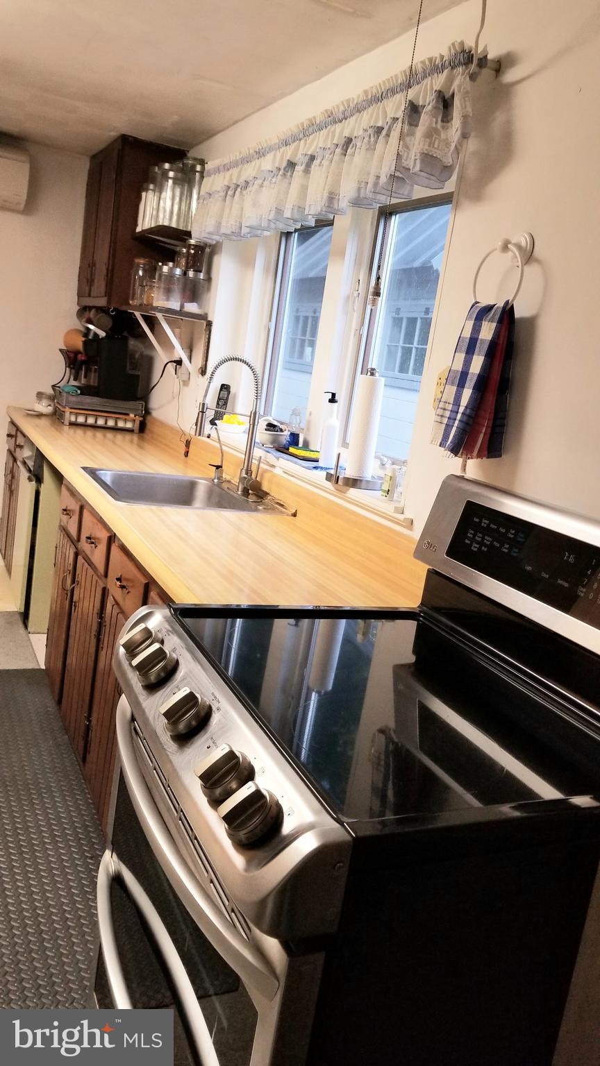 10199 Dead End Road Delaplane, VA 20144 - Photo 20 of 55 Smooth-top range w/double oven