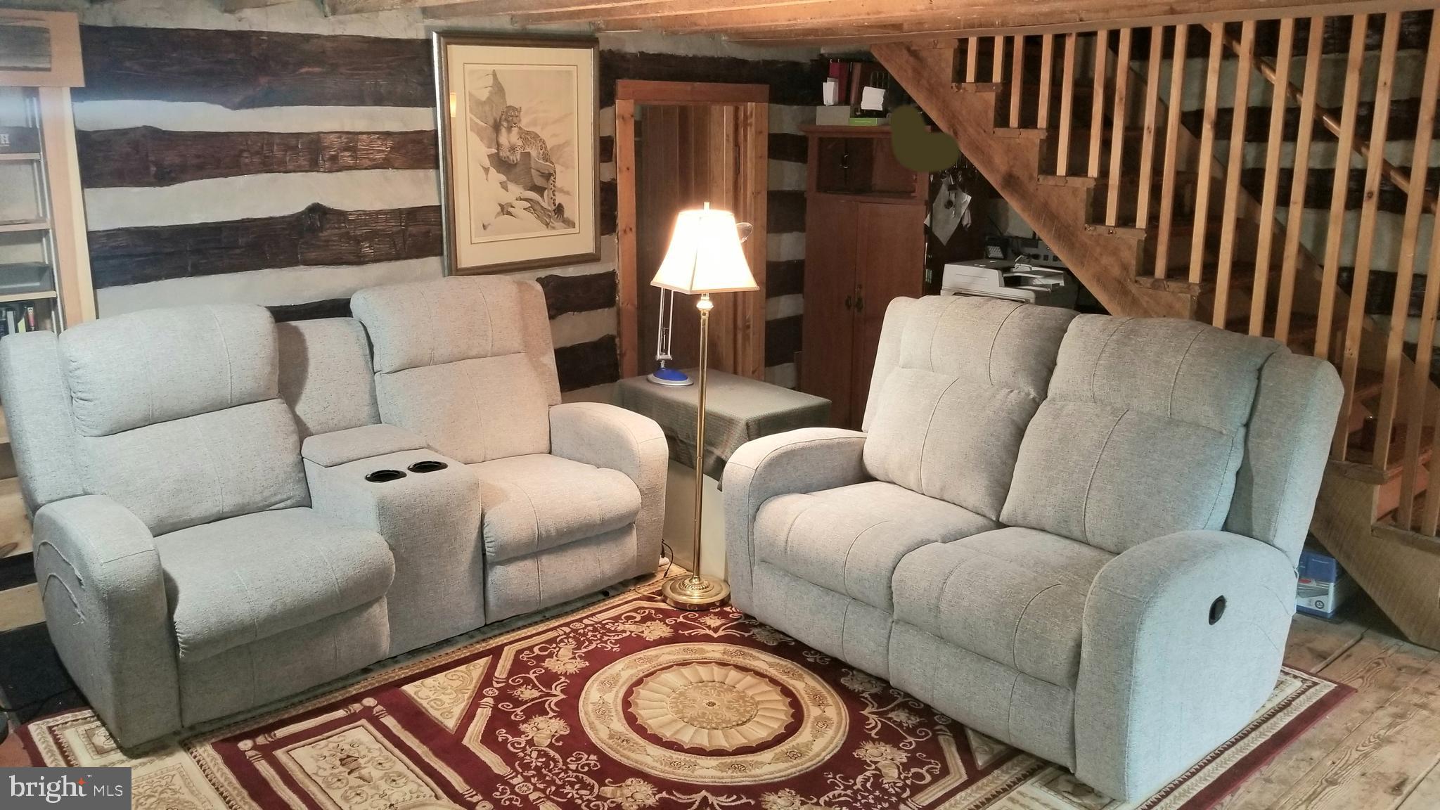 10199 Dead End Road Delaplane, VA 20144 - Photo 3 of 55 Living room