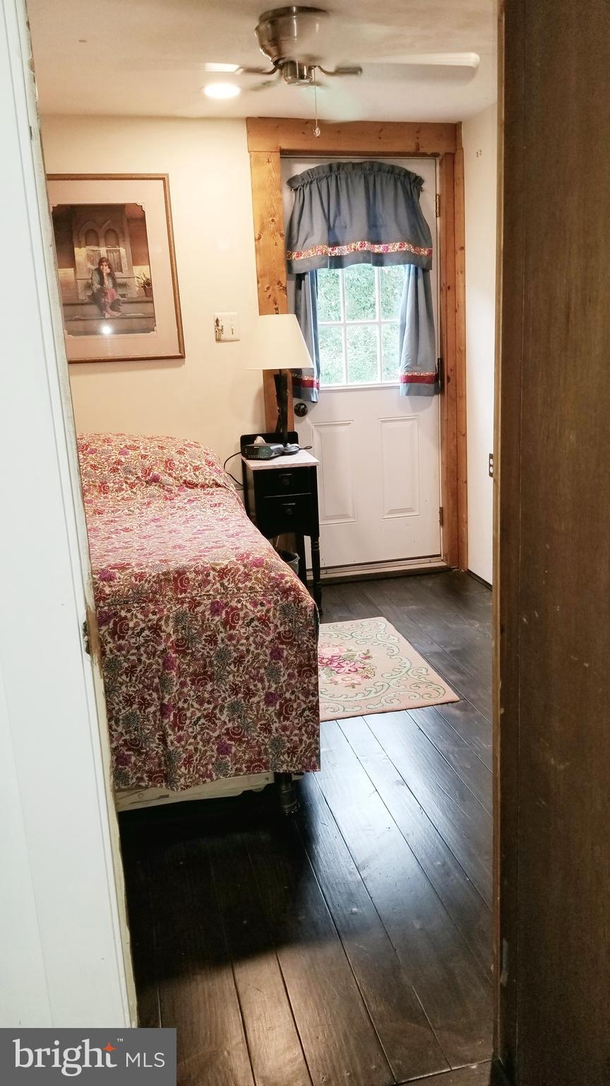 10199 Dead End Road Delaplane, VA 20144 - Photo 27 of 55 Main level BR
