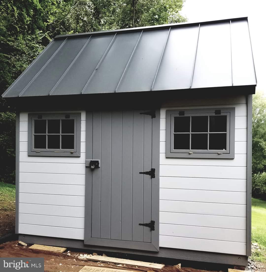 10199 Dead End Road Delaplane, VA 20144 - Photo 46 of 55 Not your average shed!