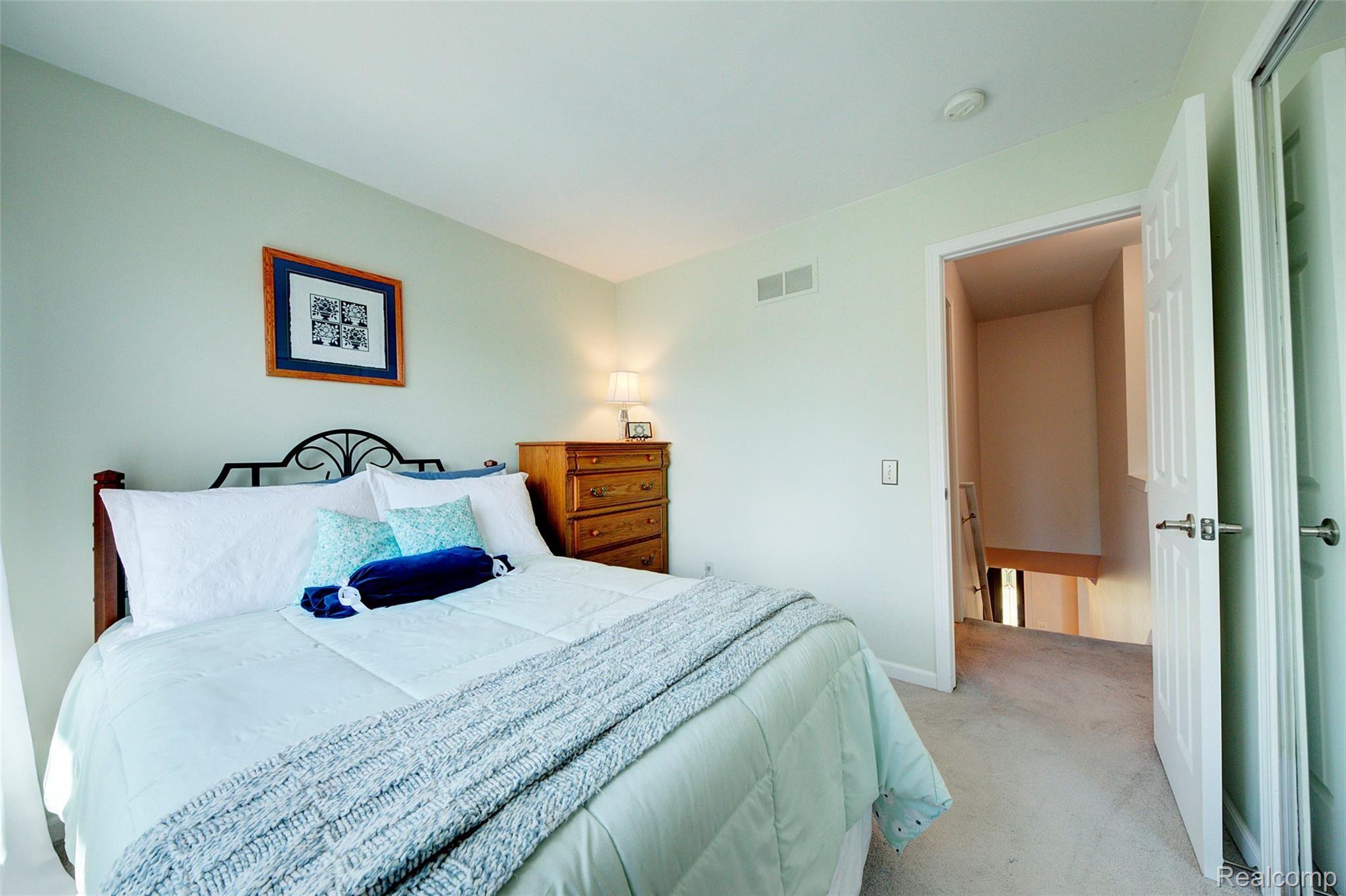 44501 Ridgefield Road Canton, MI 48188 - Photo 31 of 66 31 Bedroom 2.jpg