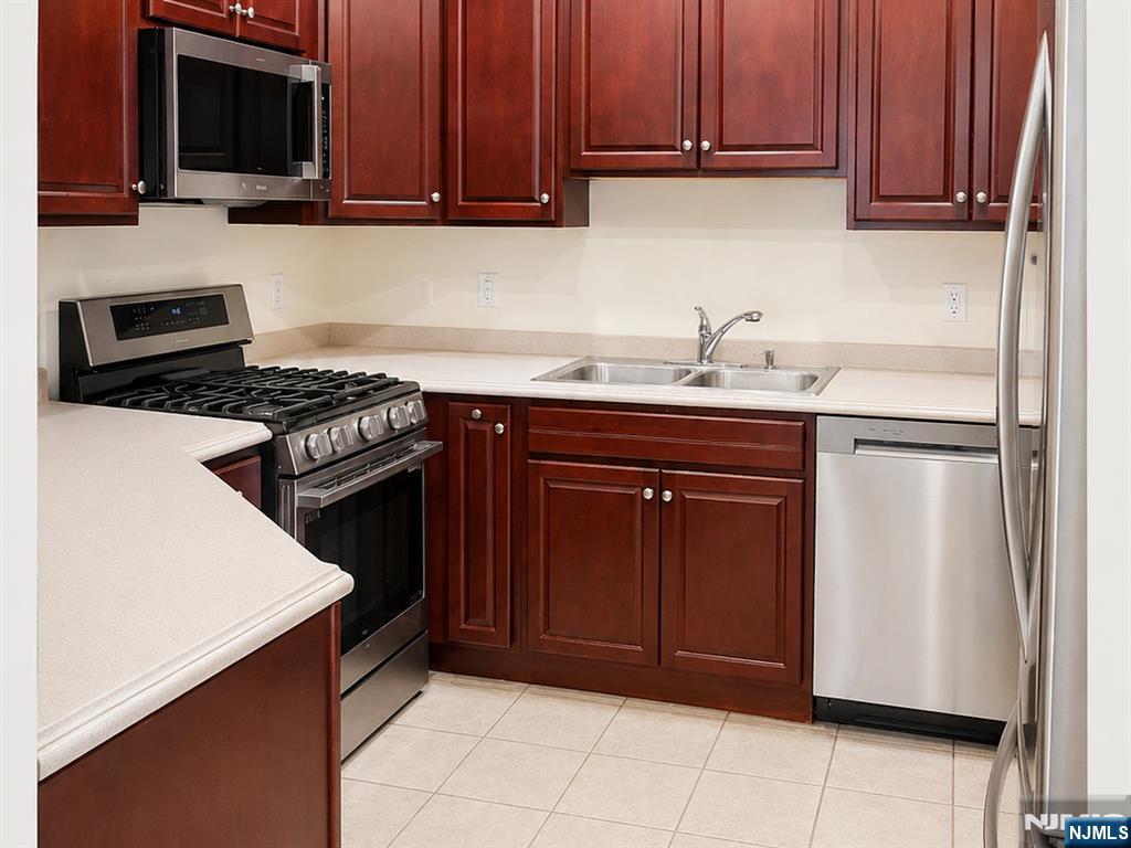 1-orient W Orient Way, Unit 305 Rutherford, NJ 07070 - Photo 11 of 48