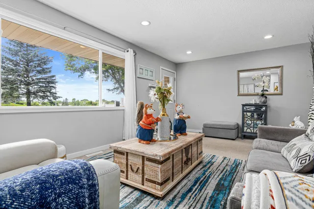 $444,900 | 2200 Horizon Road, Burnsville, MN 55337