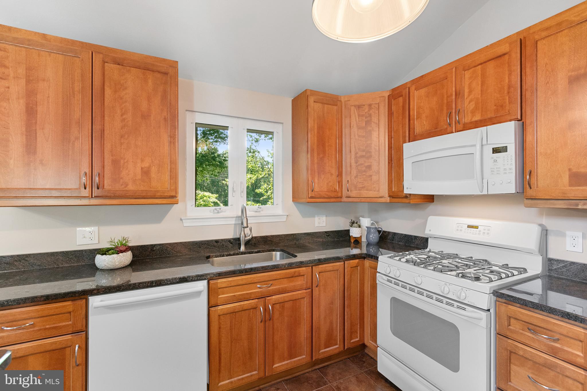 5505 Eastbourne Drive Springfield, VA 22151 - Photo 10 of 64 kitchen