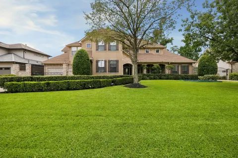 $2,100,000 | 7827 Brykerwoods Drive, Houston, TX 77055