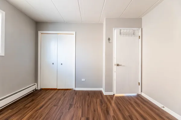 $189,900 | 8830 Mobile Avenue, Unit 201, Oak Lawn, IL 60453