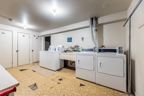 $189,900 | 8830 Mobile Avenue, Unit 201, Oak Lawn, IL 60453