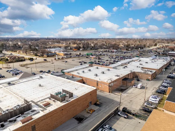 $189,900 | 8830 Mobile Avenue, Unit 201, Oak Lawn, IL 60453