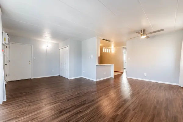 $189,900 | 8830 Mobile Avenue, Unit 201, Oak Lawn, IL 60453