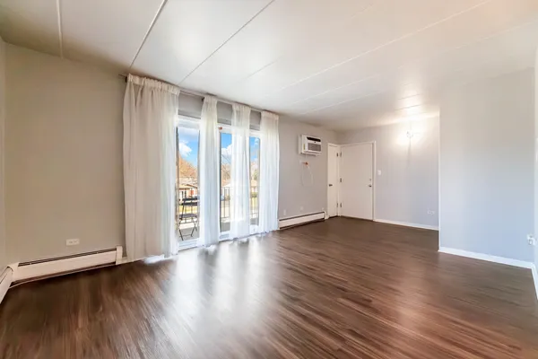 $189,900 | 8830 Mobile Avenue, Unit 201, Oak Lawn, IL 60453