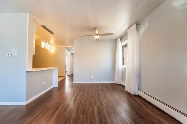 $189,900 | 8830 Mobile Avenue, Unit 201, Oak Lawn, IL 60453