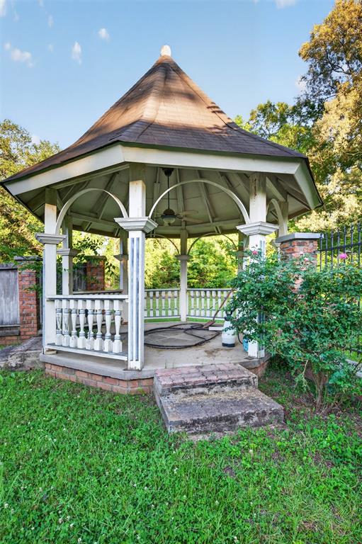 401 Cane Bend Drive Haughton, LA 71037 - Photo 20 of 27 a front view of a house with porch and garden