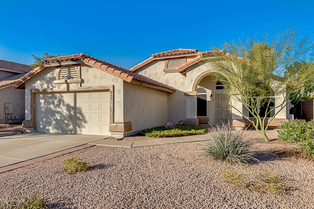562 West Tumbleweed Road Gilbert, AZ 85233 - Photo 3 of 33 03-Tumbleweed
