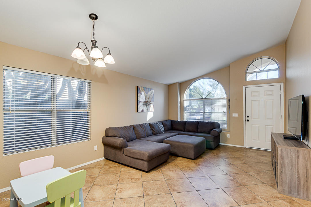 562 West Tumbleweed Road Gilbert, AZ 85233 - Photo 4 of 33 04-Tumbleweed