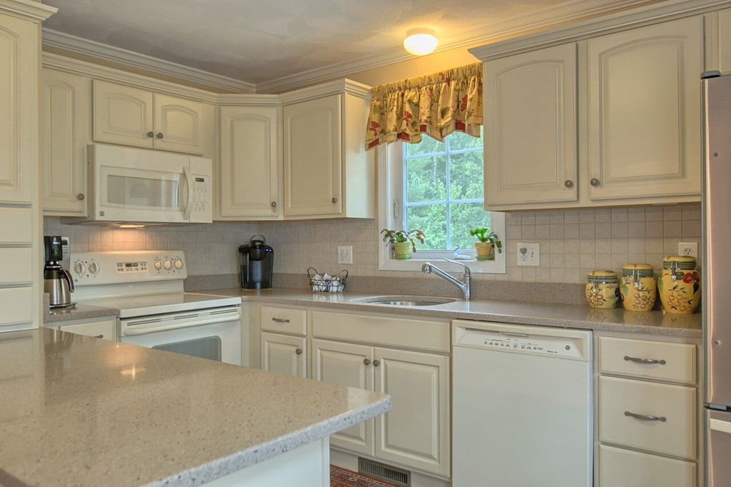 53 Charant Road Lowell, MA 01854 - Photo 9 of 28 Gallery Image 9
