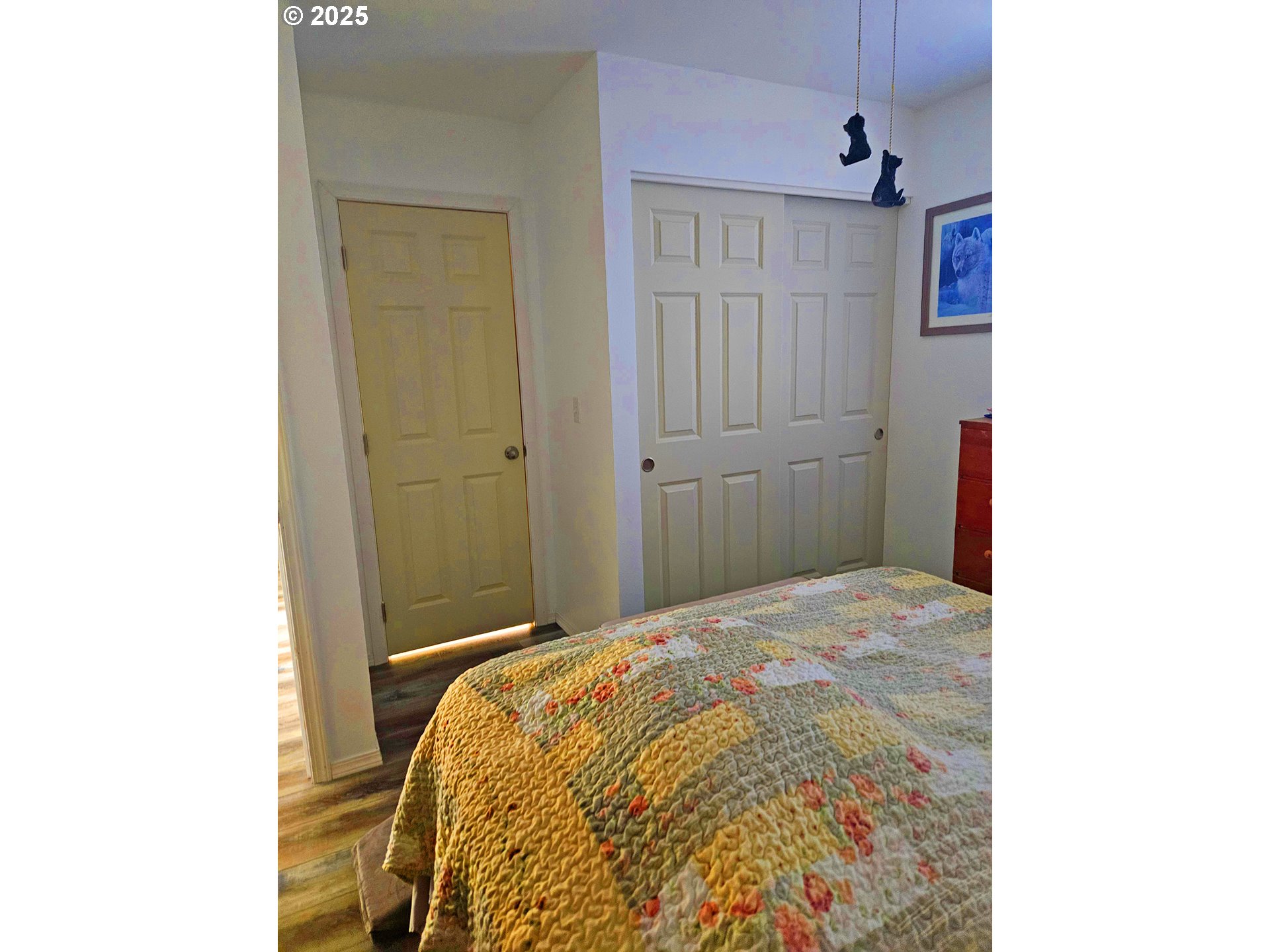 46457 Highway 218 Fossil, OR 97830 - Photo 25 of 45 a bedroom with a bed and a mirror