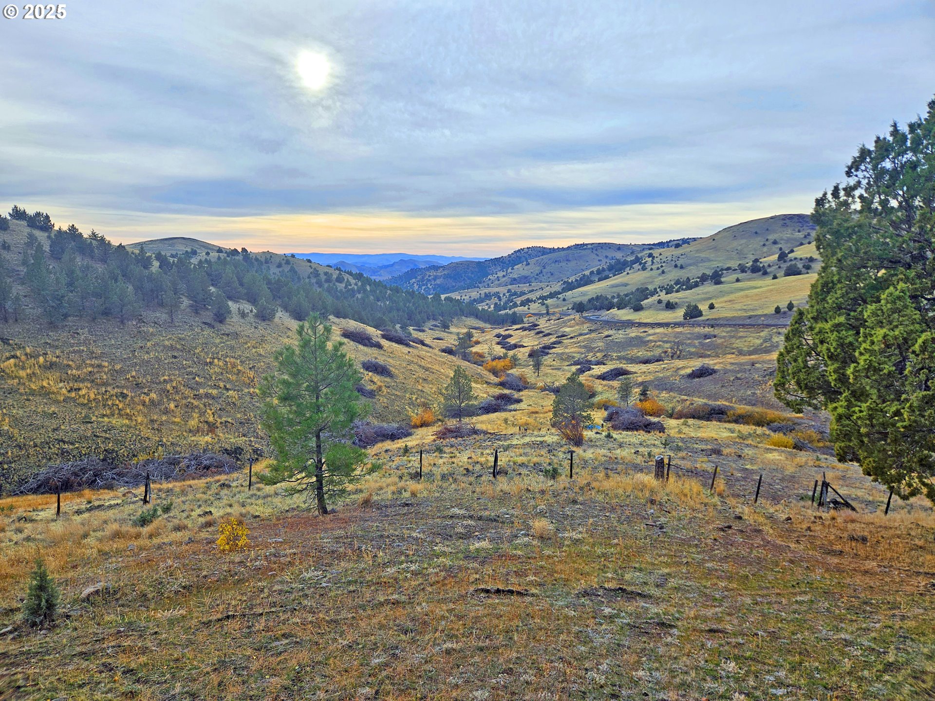 46457 Highway 218 Fossil, OR 97830 - Photo 27 of 45 a view of an ocean with mountain