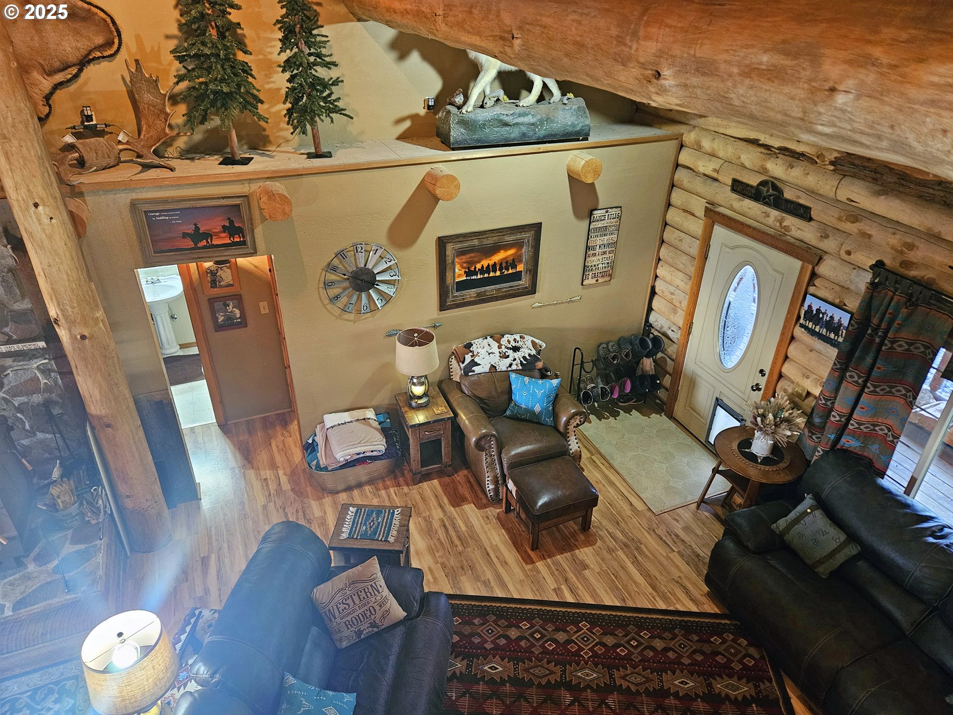 46457 Highway 218 Fossil, OR 97830 - Photo 35 of 45 a living room with furniture and wooden floor