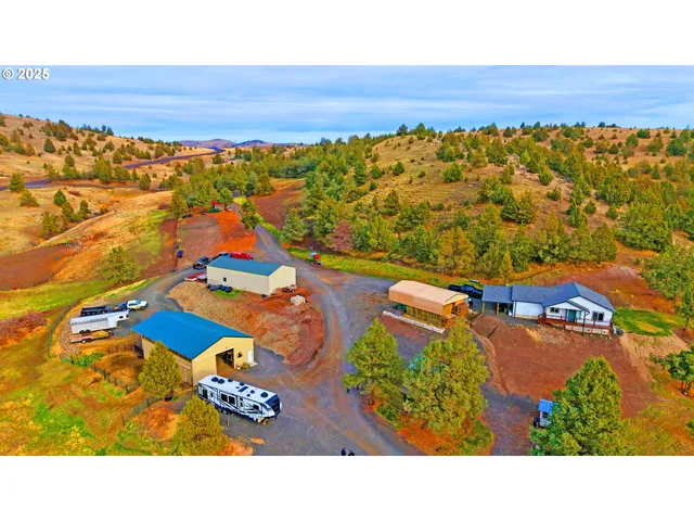 a black and white photo of a room