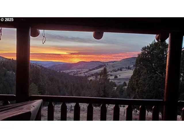 $1,595,000 | 46457 Highway 218, Fossil, OR 97830