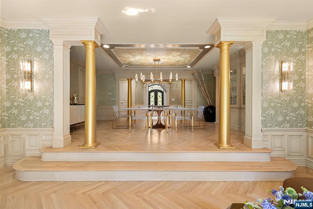 23 Hunter Ridge Woodcliff Lake, NJ 07677 - Photo 9 of 49