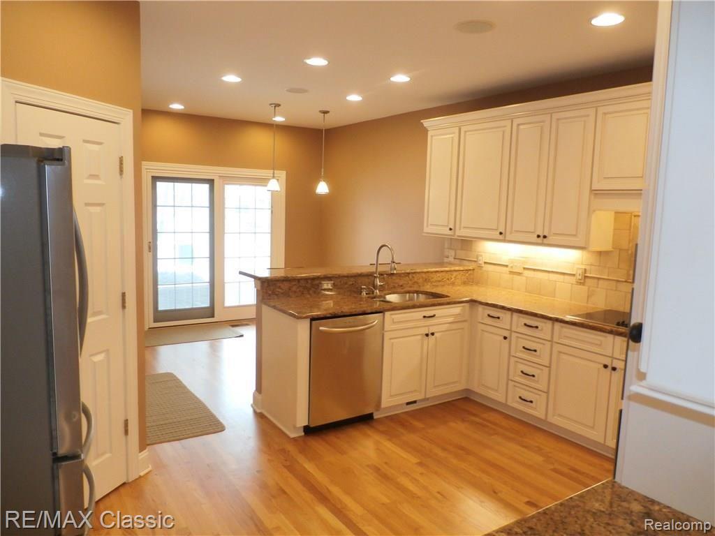 49673 Timber Trail Novi, MI 48374 - Photo 16 of 51 P3140141.JPG