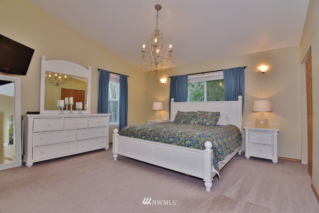 2620 Northeast Strand Road Bremerton, WA 98311 - Photo 13 of 24 Gallery Image 13