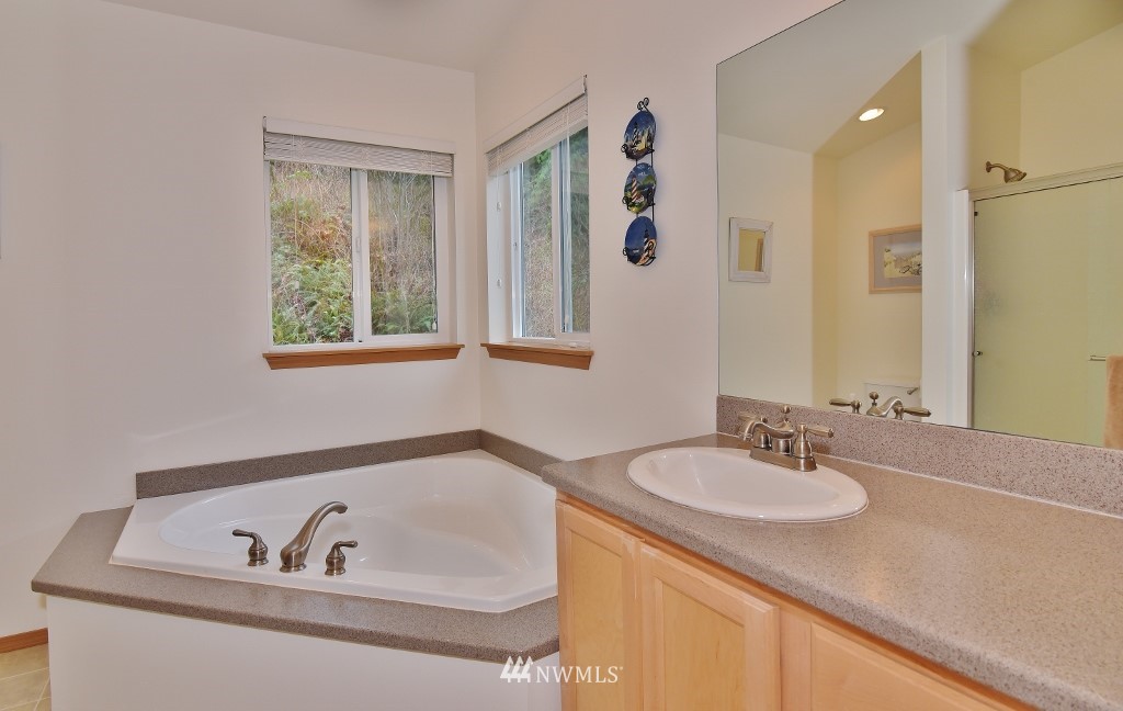2620 Northeast Strand Road Bremerton, WA 98311 - Photo 14 of 24 Gallery Image 14