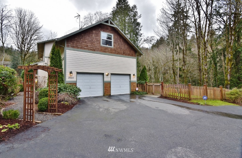 2620 Northeast Strand Road Bremerton, WA 98311 - Photo 3 of 24 Gallery Image 3