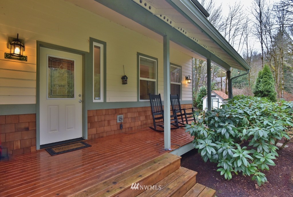 2620 Northeast Strand Road Bremerton, WA 98311 - Photo 4 of 24 Gallery Image 4