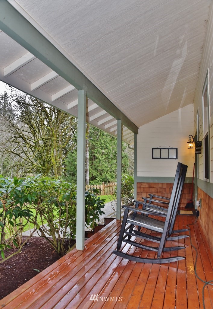 2620 Northeast Strand Road Bremerton, WA 98311 - Photo 5 of 24 Gallery Image 5