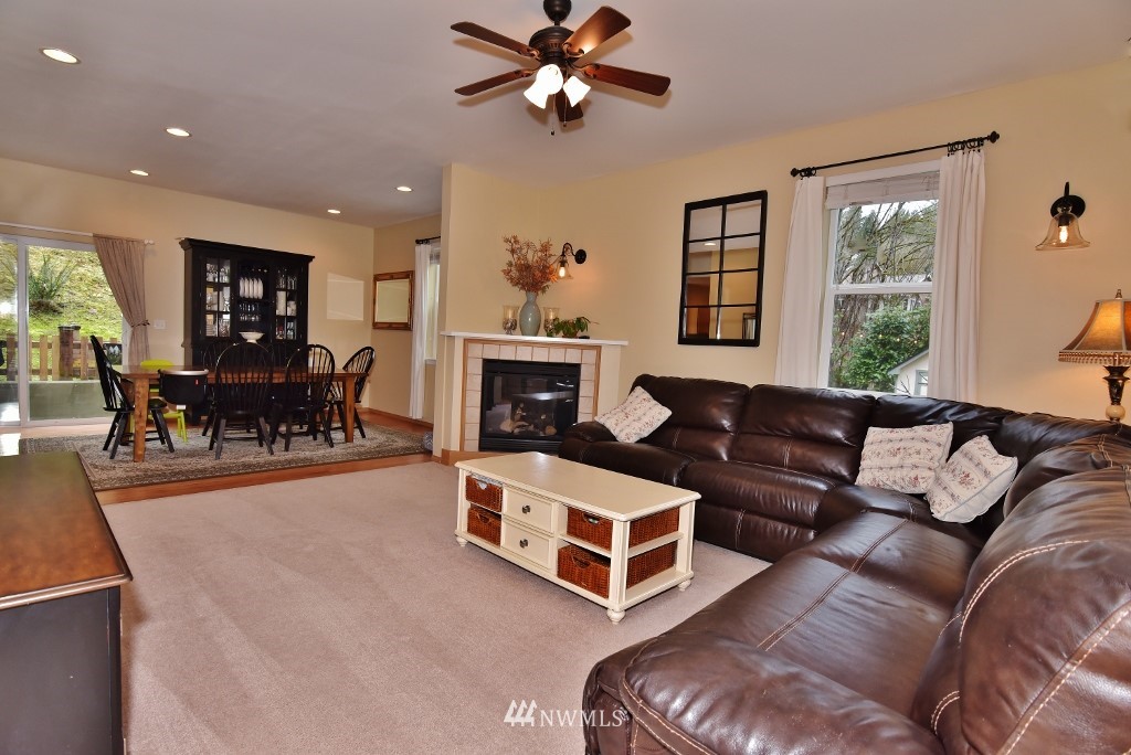 2620 Northeast Strand Road Bremerton, WA 98311 - Photo 7 of 24 Gallery Image 7