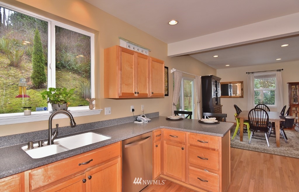 2620 Northeast Strand Road Bremerton, WA 98311 - Photo 10 of 24 Gallery Image 10
