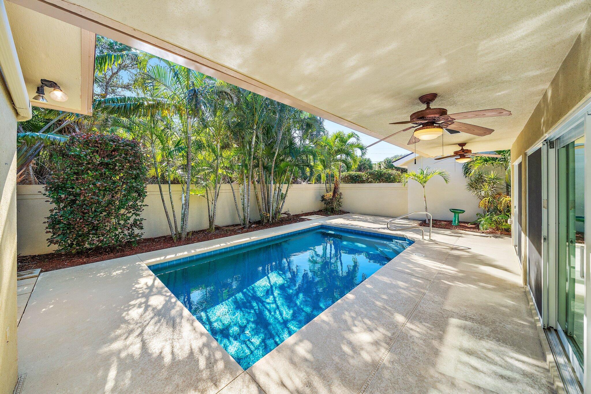 118 Knoll Way Jupiter, FL 33477 - Photo 15 of 40 a view of swimming pool with seating space