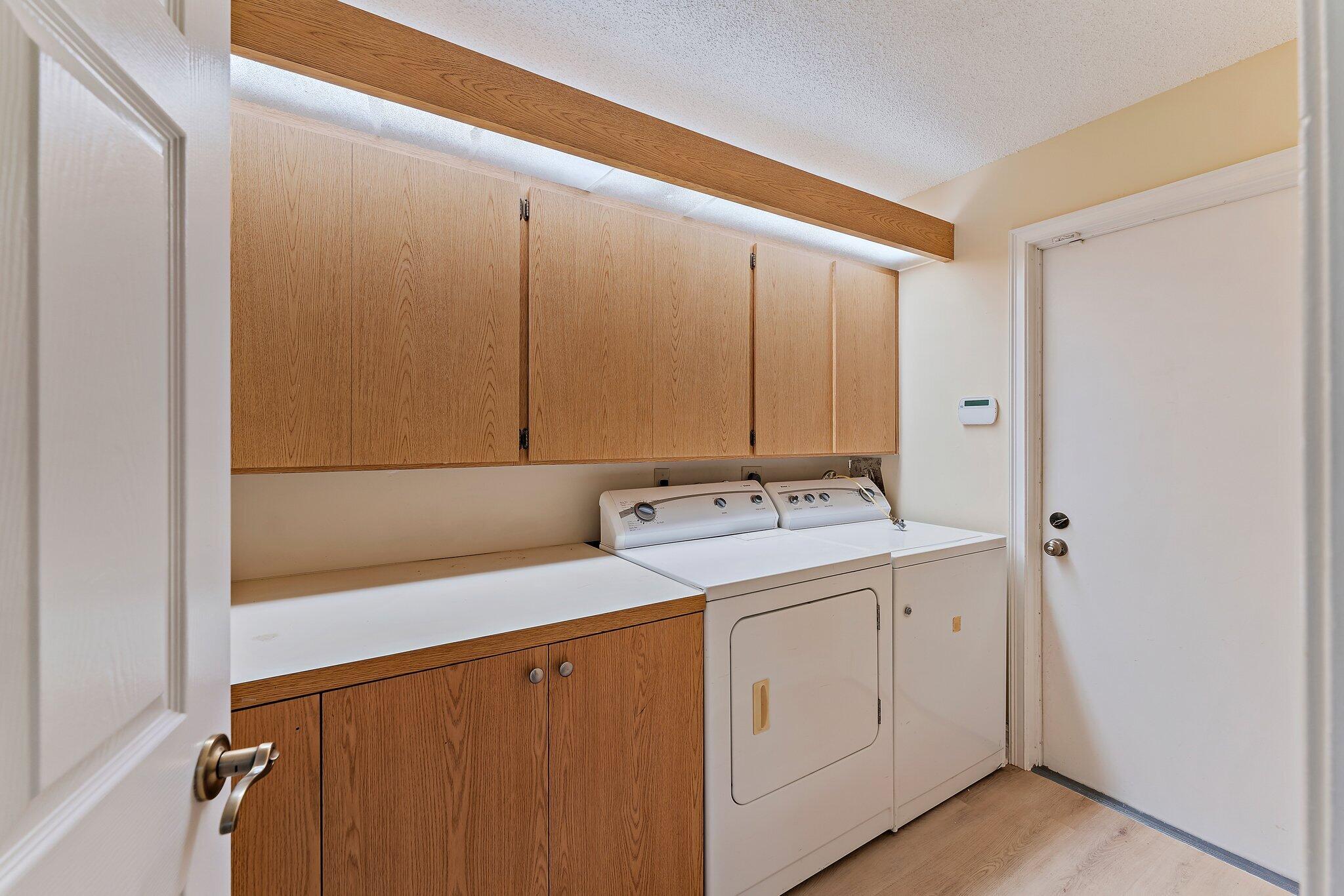 118 Knoll Way Jupiter, FL 33477 - Photo 38 of 40 a utility room with dryer and washer
