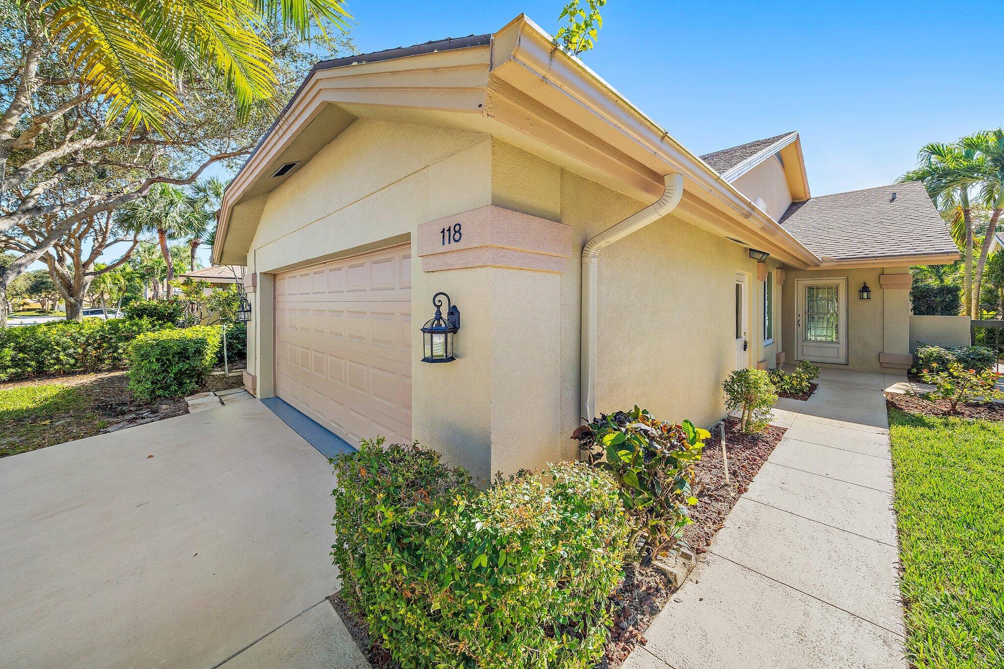 118 Knoll Way Jupiter, FL 33477 - Photo 5 of 40 a view of a back yard of the house