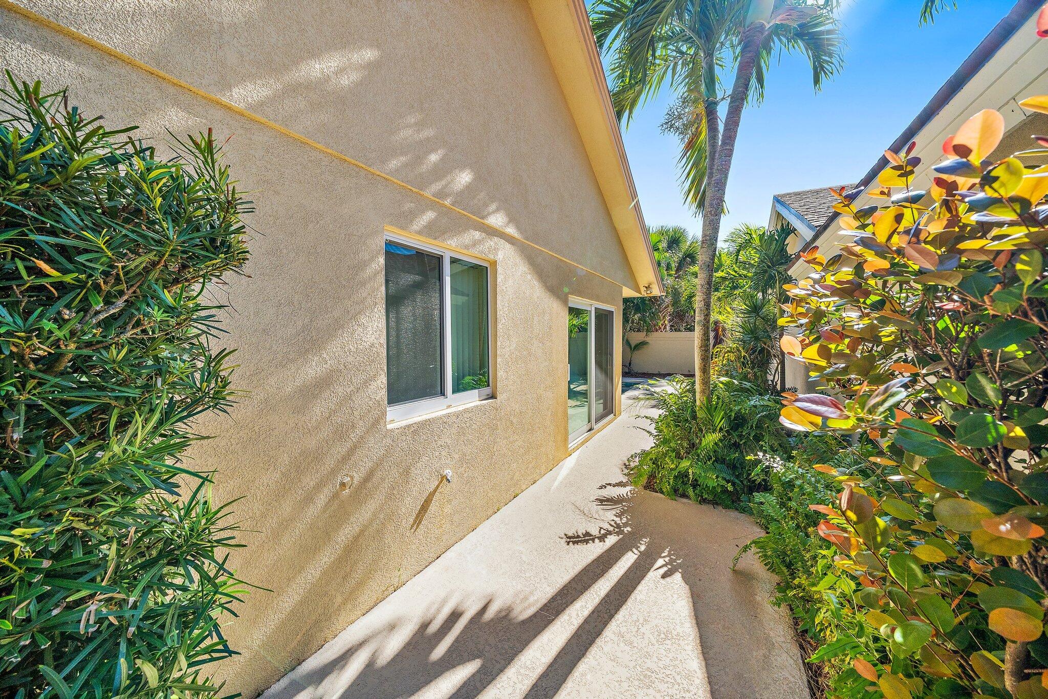 118 Knoll Way Jupiter, FL 33477 - Photo 7 of 40 a view of a house with a backyard