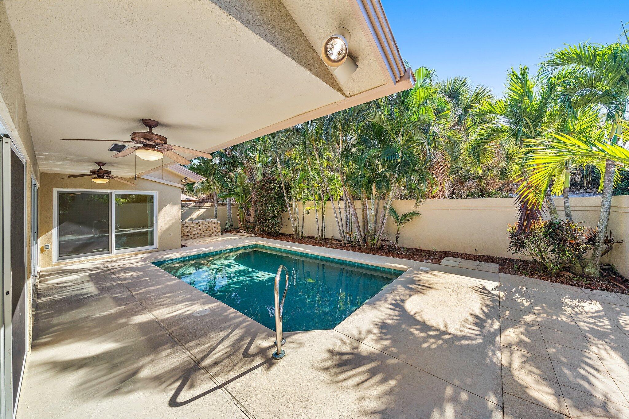 118 Knoll Way Jupiter, FL 33477 - Photo 8 of 40 a view of a house with backyard and a tree