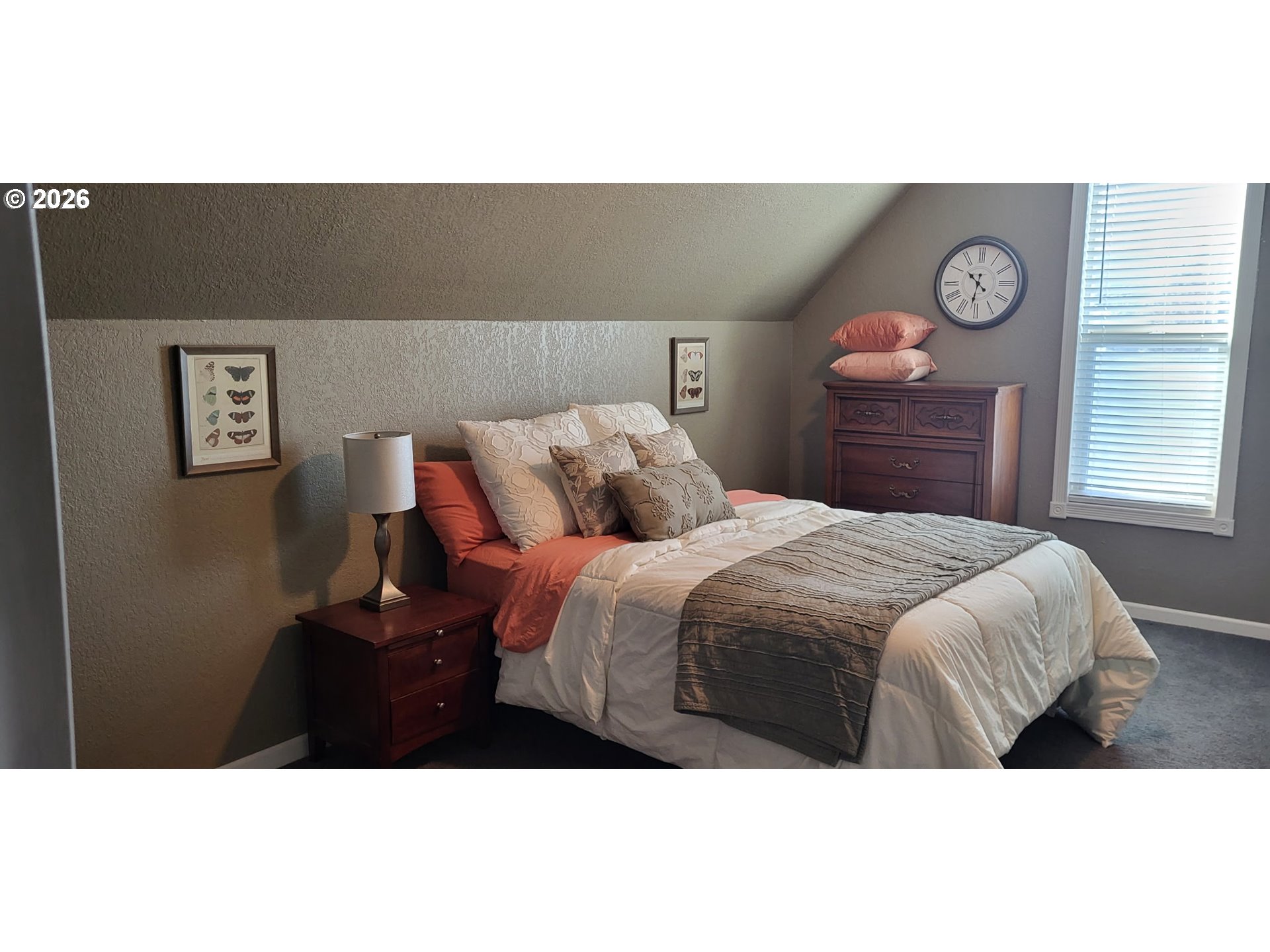 113 Southeast 3rd Avenue Milton Freewater, OR 97862 - Photo 26 of 38 a bedroom with a bed and cabinets