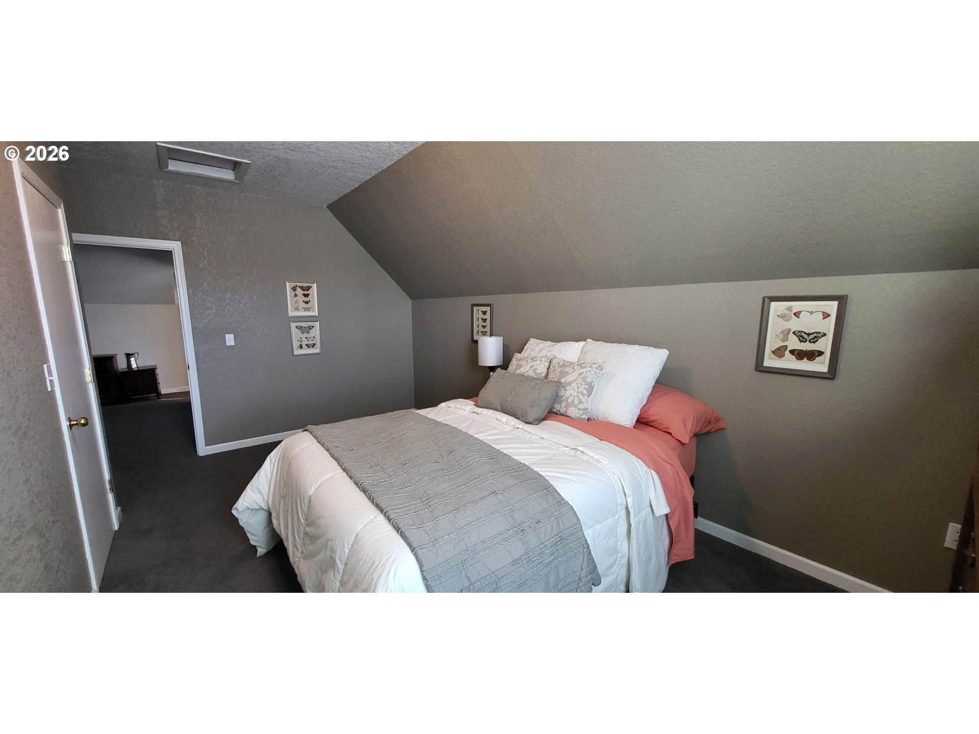 113 Southeast 3rd Avenue Milton Freewater, OR 97862 - Photo 27 of 38 a bedroom with a bed and a night stand