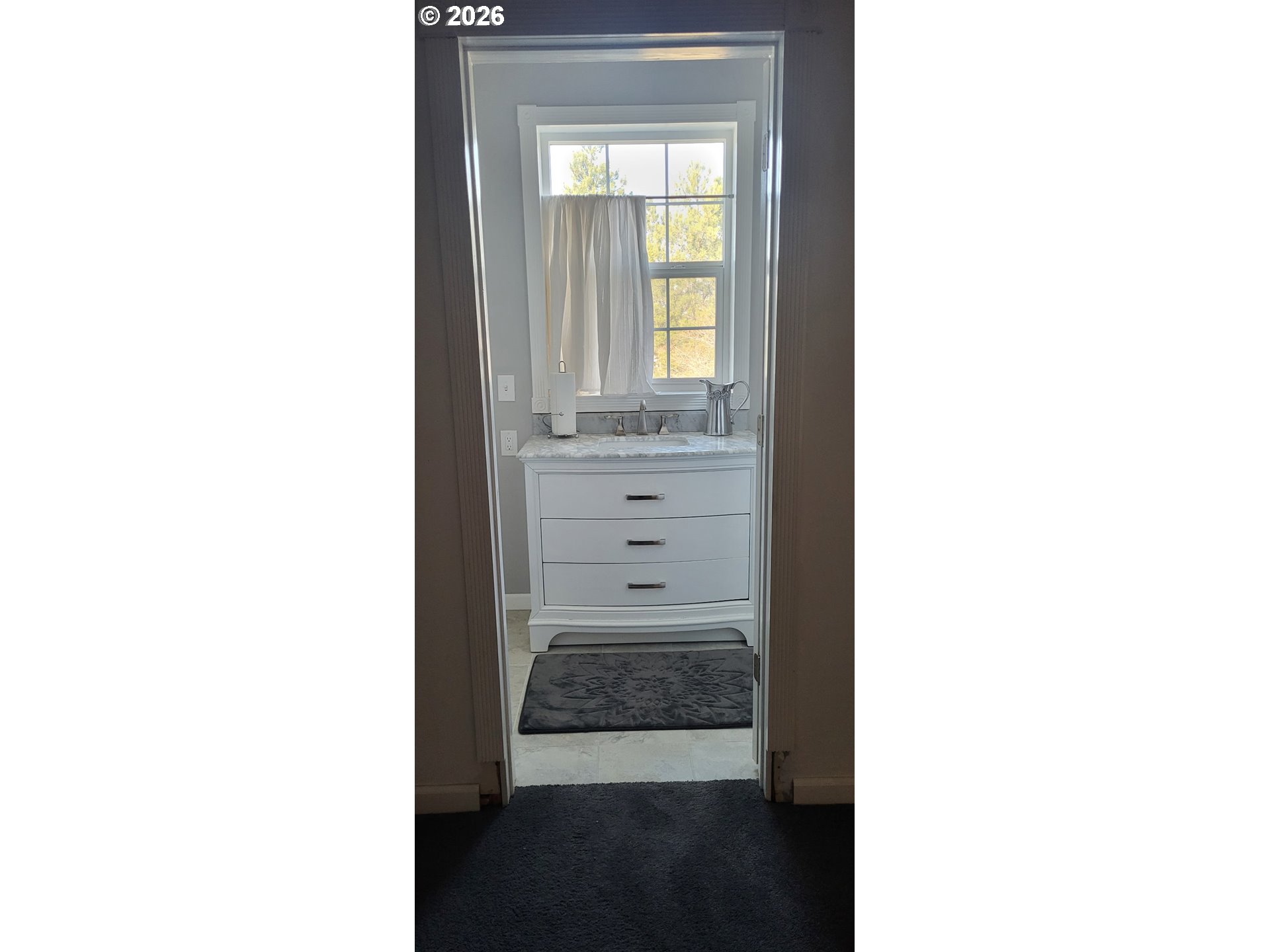 113 Southeast 3rd Avenue Milton Freewater, OR 97862 - Photo 32 of 38 a view of a bathroom with a sink