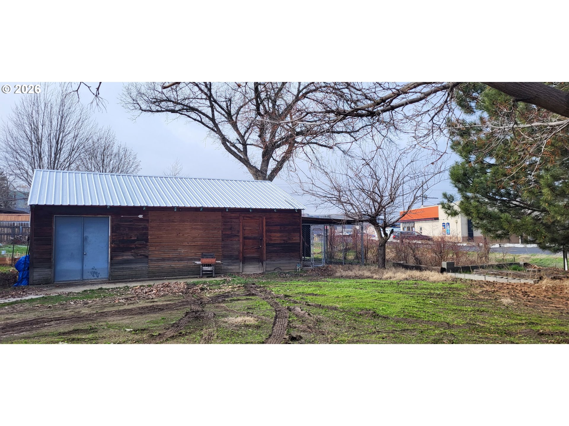 113 Southeast 3rd Avenue Milton Freewater, OR 97862 - Photo 35 of 38 a view of a yard in front of a house