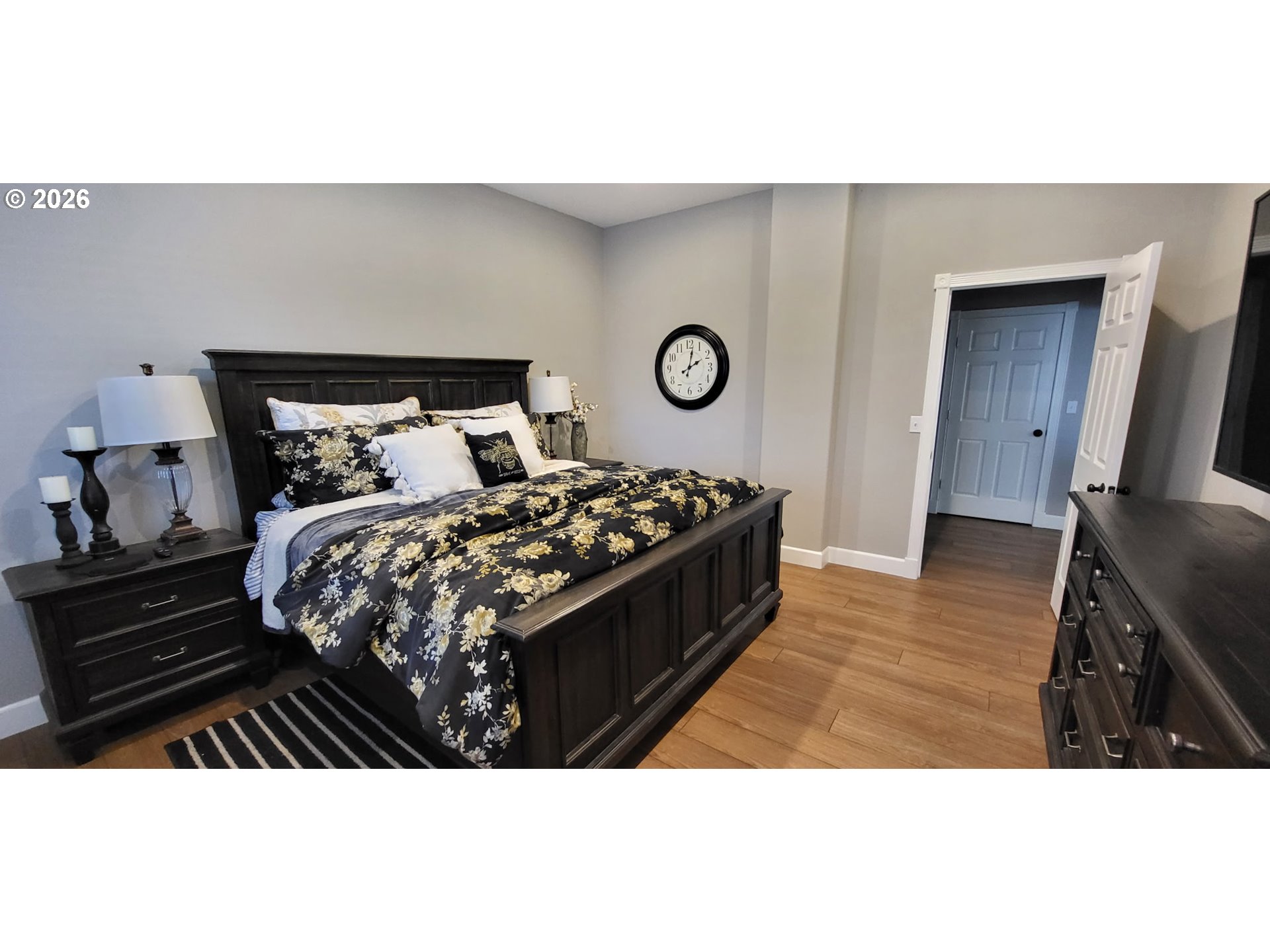 113 Southeast 3rd Avenue Milton Freewater, OR 97862 - Photo 10 of 38 a bed room with a bed and a lamp