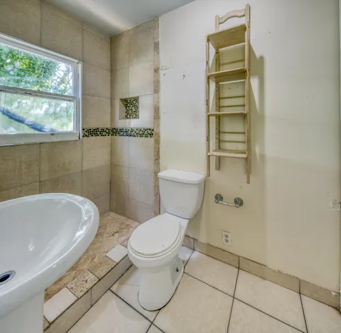 an empty room with windows and ceiling fan