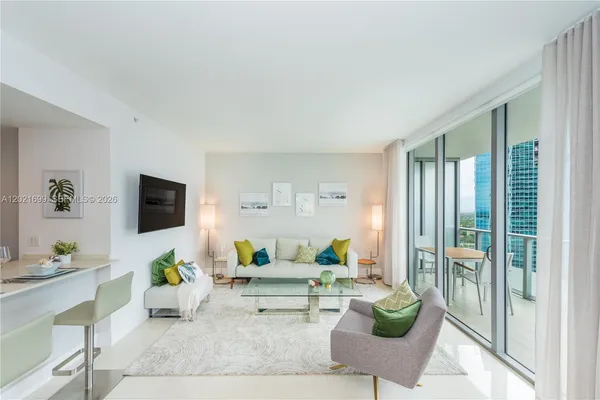 $4,550 | 1300 Brickell Bay Drive, Unit 2900, Miami, FL 33131