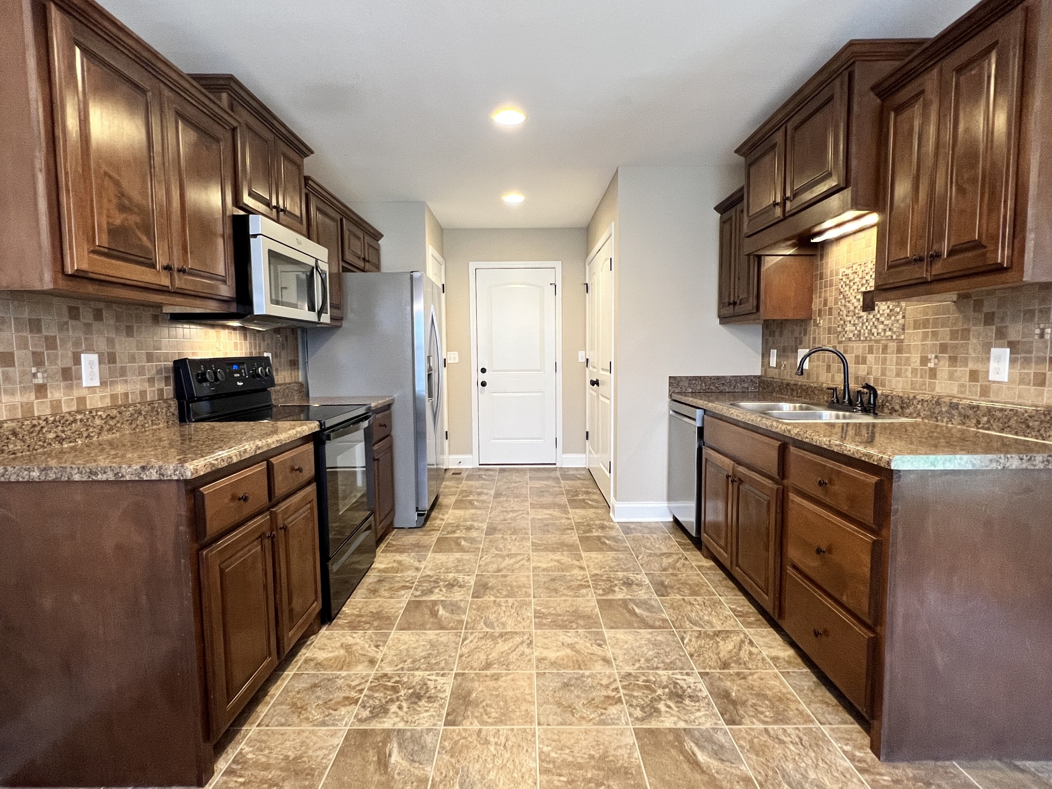 1406 Raven Road Clarksville, TN 37042 - Photo 7 of 27 Gallery Image 7